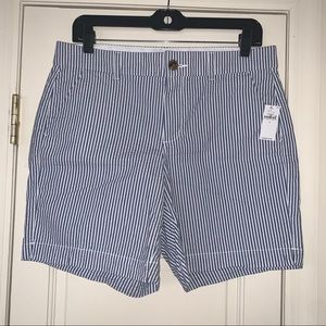 Old Navy Mid-Rise Seersucker Short